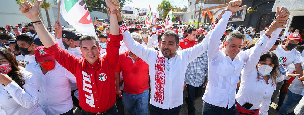 Alejandro Avilés Álvarez solicitó su registro ante el IEEPCO como Candidato a la gubernatura del Estado de #Oaxaca.