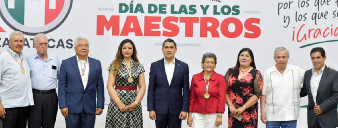 RECONOCE EL PRI A EXSECRETARIOS DE EDUCACIÓN Y FESTEJA A MAESTRAS Y MAESTROS