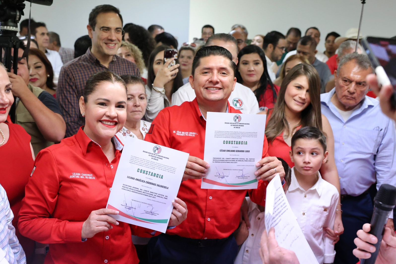César Emiliano Gerardo y Liliana Cárdenas son militantes auténticos, que están aquí por su trabajo y su le...