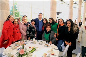 LAS MUJERES SERÁN EL PILAR FUNDAMENTAL DEL TRIUNFO: ALEJANDRO TELLO