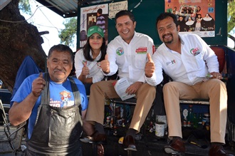 VISITAN CANDIDATOS DE LA COALICIÓN ZACATECAS PRIMERO A COMERCIANTES DE GUADALUPE