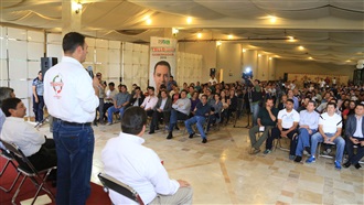 FRANCISCO DOMÍNGUEZ GARAY Y CIENTOS DE UNIVERSITARIOS DE LA UAZ MANIFIESTAN SU RESPALDO A ALEJANDRO TELLO