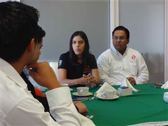 RESPALDAN UNIVERSITARIOS A ISADORA SANTIVAÑEZ