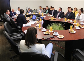 SE PRESENTA COMISIÓN DE RECEPCIÓN DE ALEJANDRO TELLO