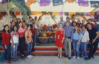 PRI RINDE CULTO A FIELES DIFUNTOS CON ALTAR MONUMENTAL