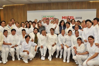 PEPE MEADE Y MIKEL ARRIOLA CELEBRAN A ENFERMERAS Y ENFERMEROS EN SU DÍA