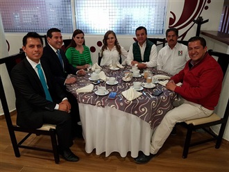 REUNIÓN DE CANDIDATOS AL SENADO CON DIRIGENTES