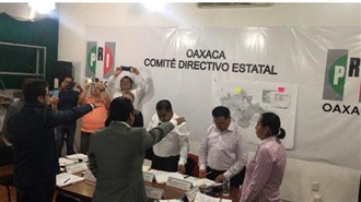 TOMA PROTESTA LA COMISIÓN DE PROCESOS INTERNOS EN OAXACA A LAS FÓRMULAS.