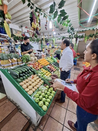 DESPUES DE UN BUEN MENUDO UN BUEN SALUDO, PLATIQUE CON LOS LOCATARIOS DEL MERCADO PARA OBSERVAR SUS NECESI...