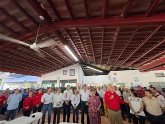 BEATRIZ PAREDES SE REUNIÓ CON AGRICULTORES Y PERSONAL DEL EMPAQUE 