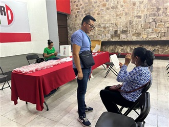 REANUDAN ENTREGA DE LENTES EN EL PRI