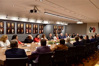 SE REÚNE XÓCHITL CON EX PRESIDENTES NACIONALES DEL PRI Y DIRIGENCIA NACIONAL
