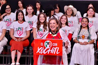 AMLO ENTREGÓ BASTÓN DE MANDO A CLAUDIA SHEINBAUM, PERO ENTREGARÁ LA BANDA PRESIDENCIAL A XÓCHITL GÁLVEZ: A...