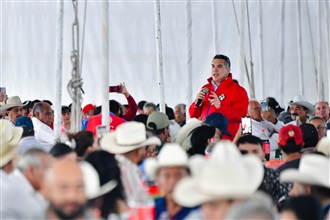 ENCABEZA ALEJANDRO MORENO CONGRESO DE LA CNC