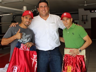 SEN. RICARDO BARROSO VISITA A LOS PUGILISTAS RAÚL HIRALES JR.